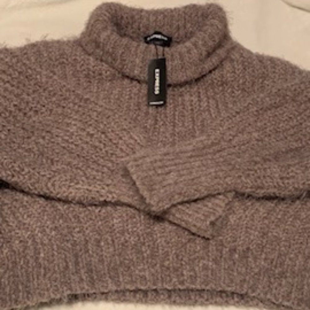 EXPRESS Open Stitch Midriff Sweater: M   NWT